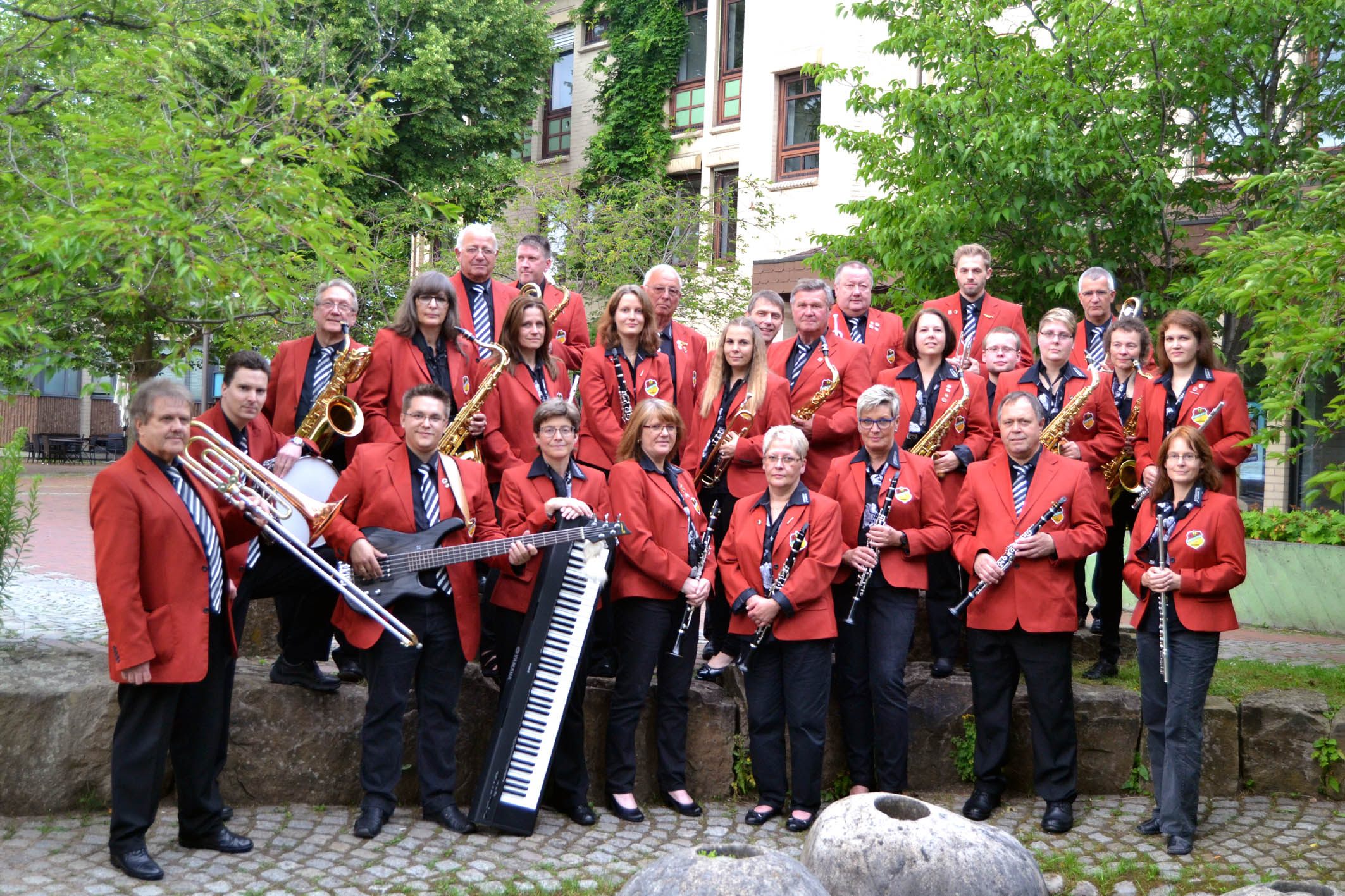 Gruppenfoto_verkleinert auf 12x18.jpg